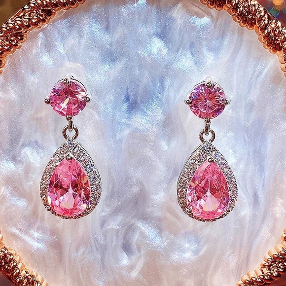 ♦️SALE♦️🌟2/$25🌟Bright Pink Crystal Zirconia Drop Earrings - Picture 6 of 12